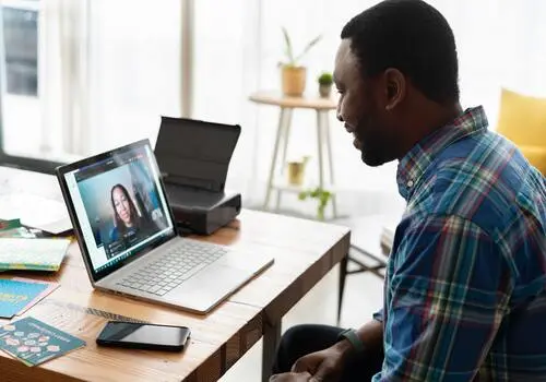 Conheça os melhores aplicativos para fazer reuniao online